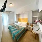 Crystal Con Piscina Estiva Privata רימיני