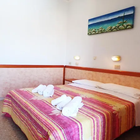 Hotel Crystal - Spiaggia Inclusa Con Pacchetti Personalizzati Szálloda Rimini