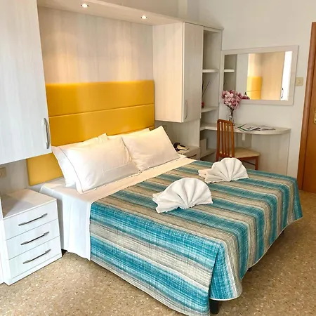 Hotel Crystal - Spiaggia Inclusa Con Pacchetti Personalizzati Szálloda 3*