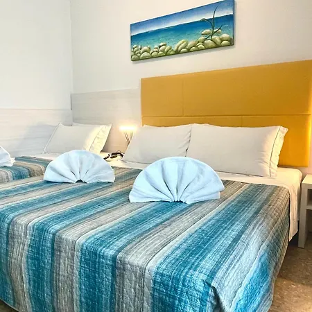 Hotell Crystal Con Piscina Estiva Privata 3*