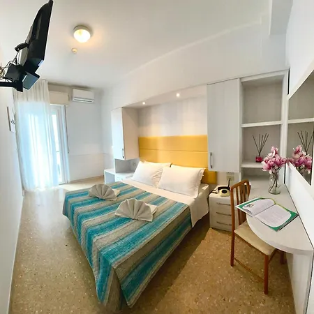 Crystal Con Piscina Estiva Privata Rimini