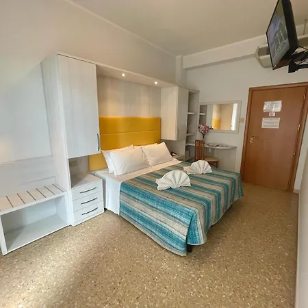 Hotel Crystal - Spiaggia Inclusa Con Pacchetti Personalizzati 3* Rimini