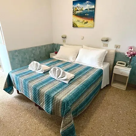 Hotel Crystal Con Piscina Estiva Privata 3*