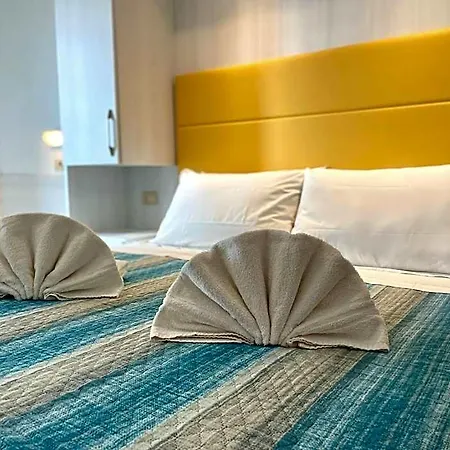 Crystal Con Piscina Estiva Privata 3*