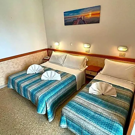 Crystal Con Piscina Estiva Privata 3*