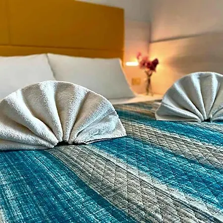 Crystal Con Piscina Estiva Privata 3*