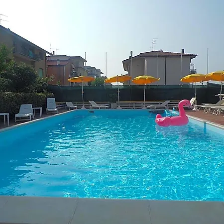 Crystal Con Piscina Estiva Privata 3* Rimini
