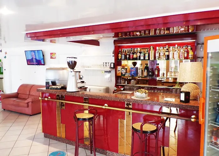 Crystal Con Piscina Estiva Privata Hotell