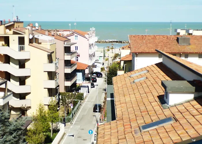 Crystal Con Piscina Estiva Privata Hotell 3*