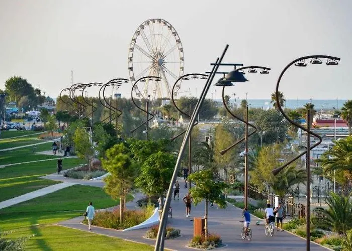 Crystal Con Piscina Estiva Privata Hotel