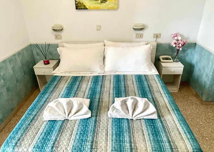 호텔 Crystal Con Piscina Estiva Privata 3*