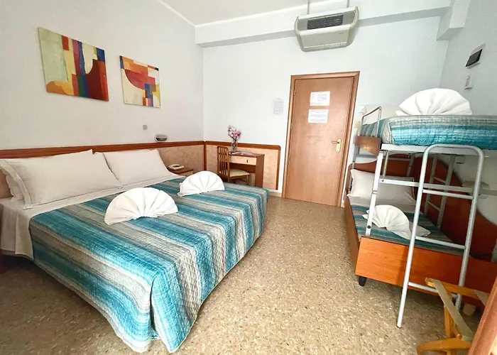 Crystal Con Piscina Estiva Privata 3* 리미니