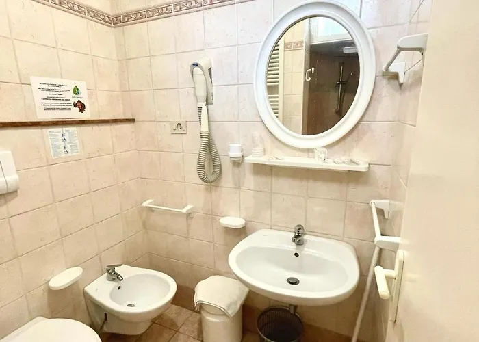 Crystal Con Piscina Estiva Privata 3*