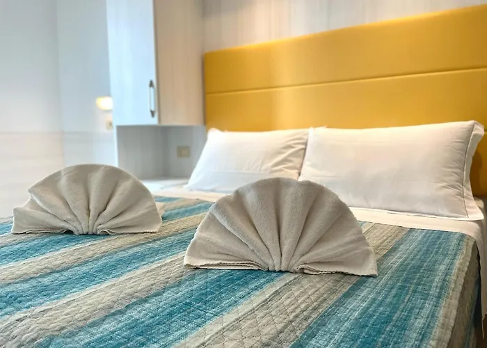 Crystal Con Piscina Estiva Privata Hotell