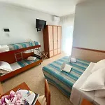 Crystal Con Piscina Estiva Privata Отель 3*