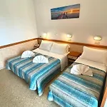 Отель Crystal Con Piscina Estiva Privata Римини