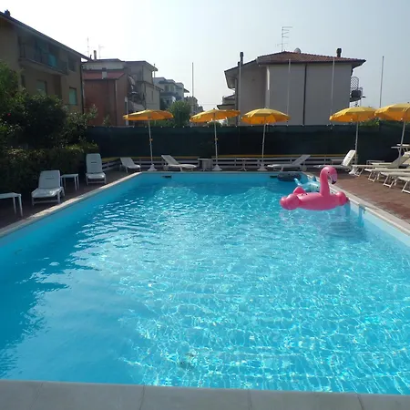 Crystal Con Piscina Estiva Privata