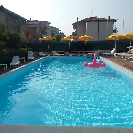 Crystal Con Piscina Estiva Privata Отель