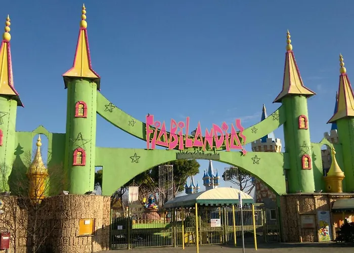 Crystal Con Piscina Estiva Privata 3* רימיני