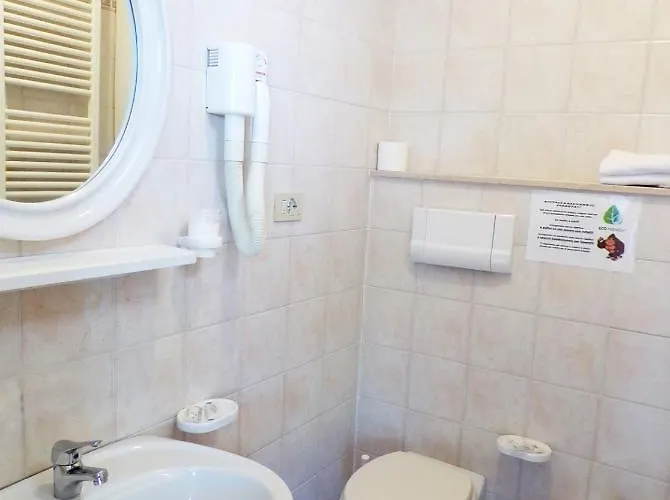 מלון Crystal Con Piscina Estiva Privata 3*