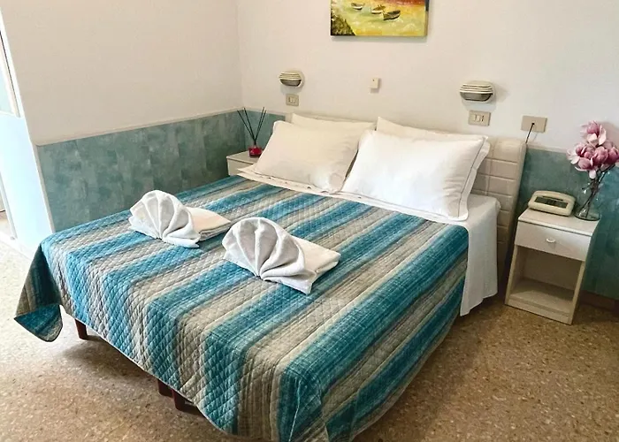 מלון Crystal Con Piscina Estiva Privata 3*