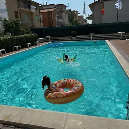 Hotel Crystal - Spiaggia Inclusa Con Pacchetti Personalizzati Rimini