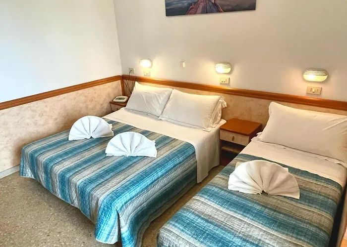 Hotel Crystal Con Piscina Estiva Privata Rimini