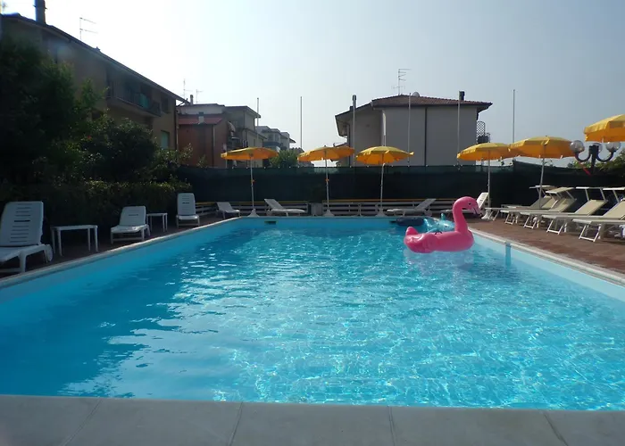 Crystal Con Piscina Estiva Privata 3* Rimini